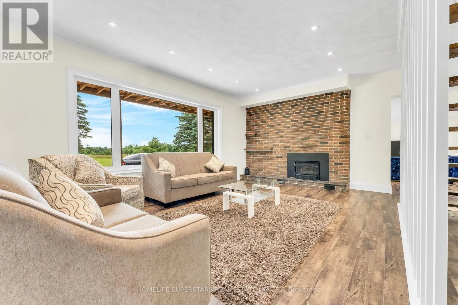 689 NORTHLINE ROAD