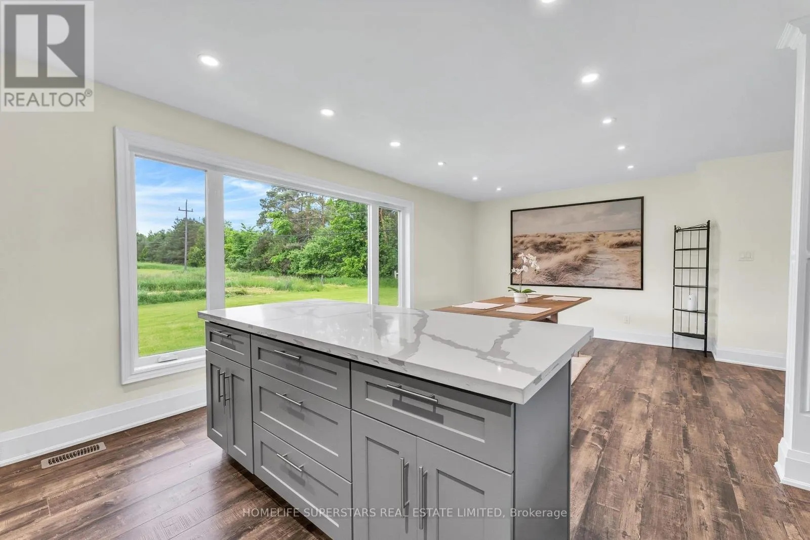 689 NORTHLINE ROAD