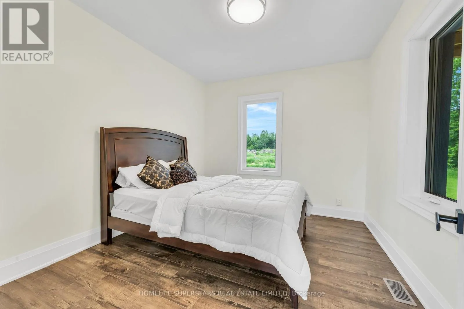 689 NORTHLINE ROAD