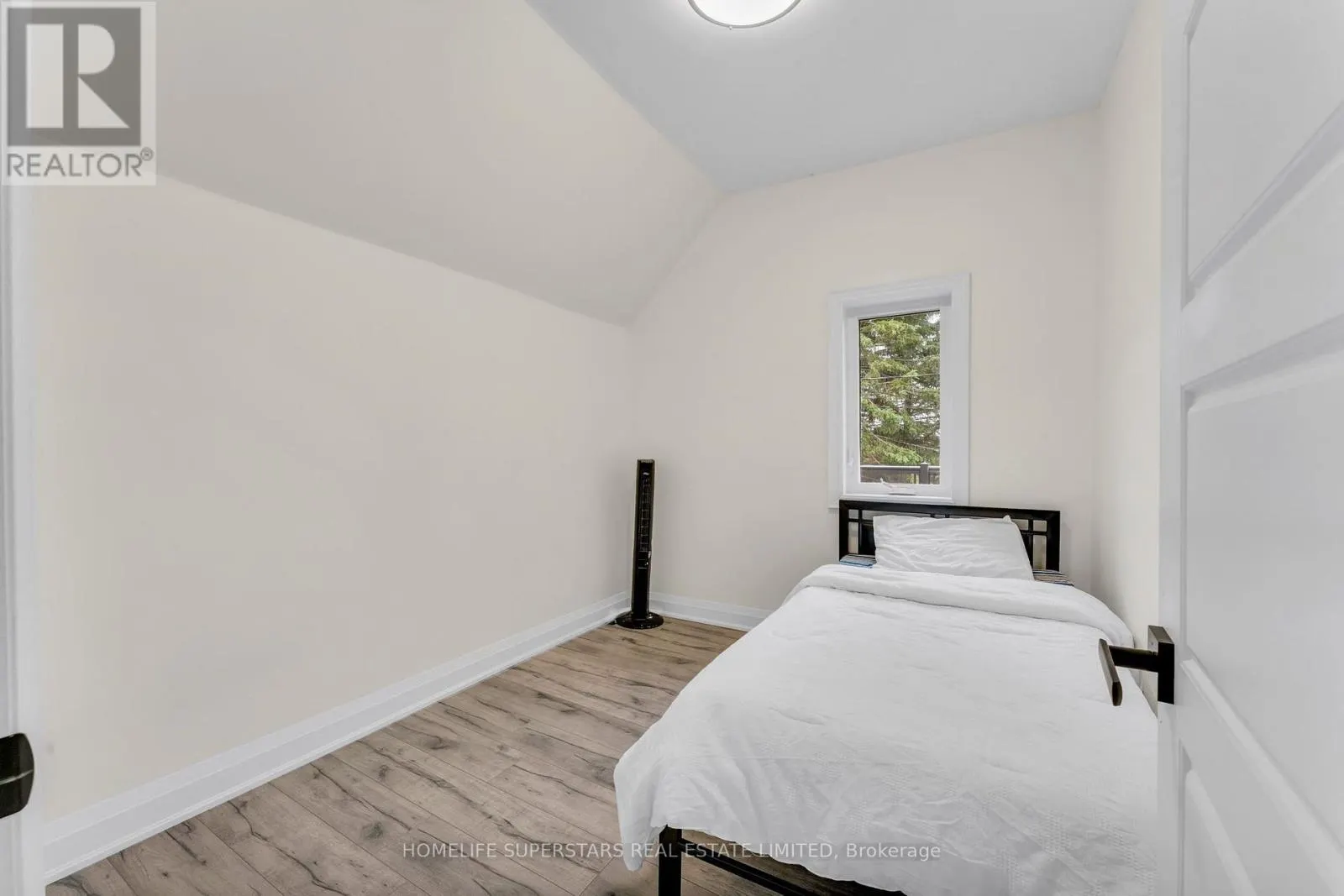 689 NORTHLINE ROAD