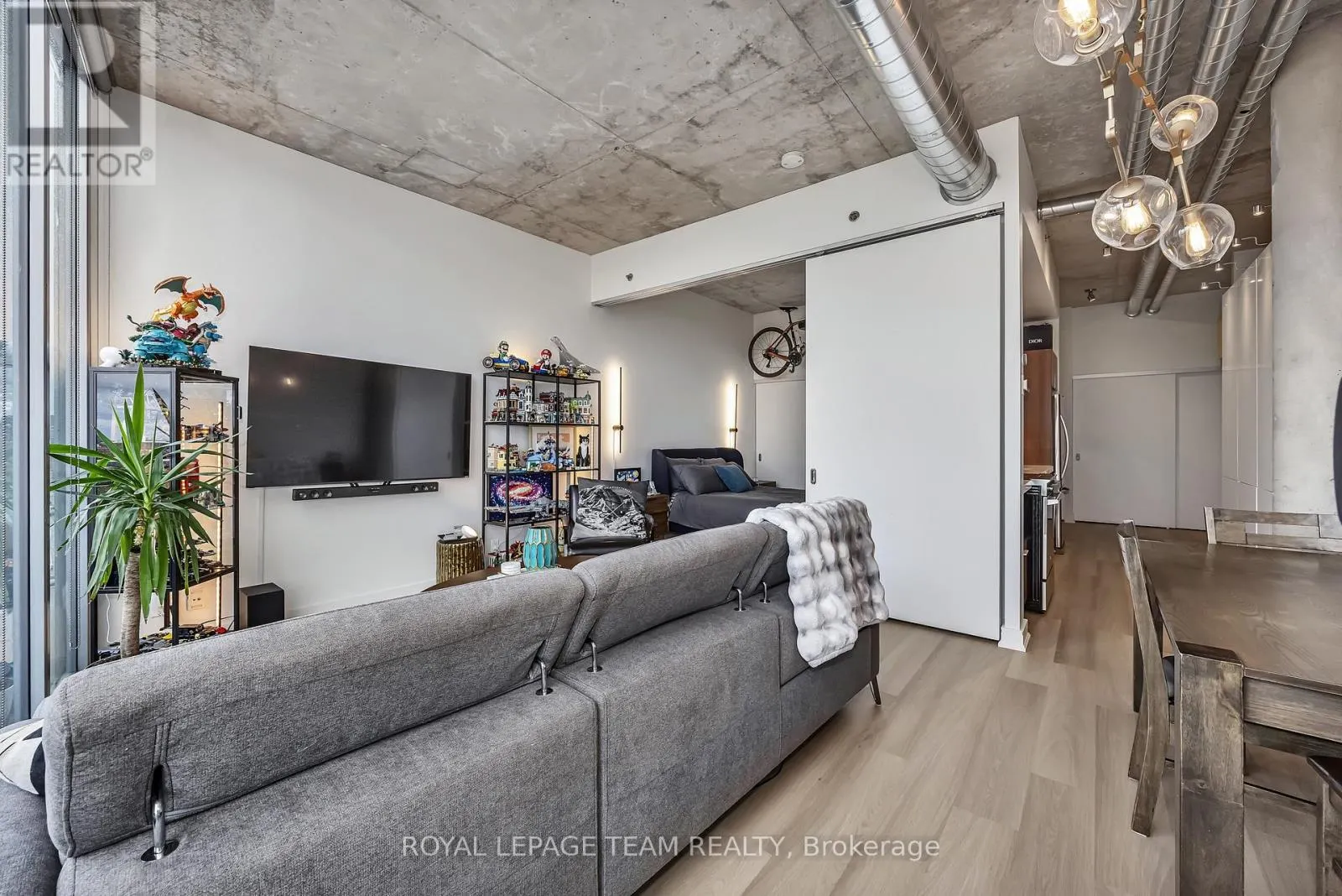 905 - 360 MCLEOD STREET