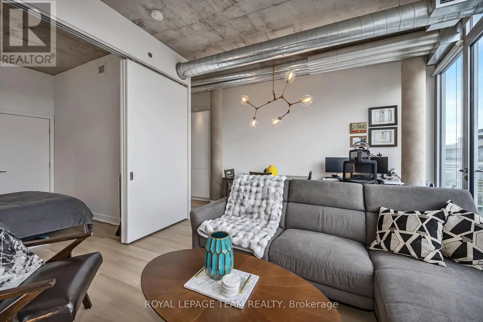 905 - 360 MCLEOD STREET