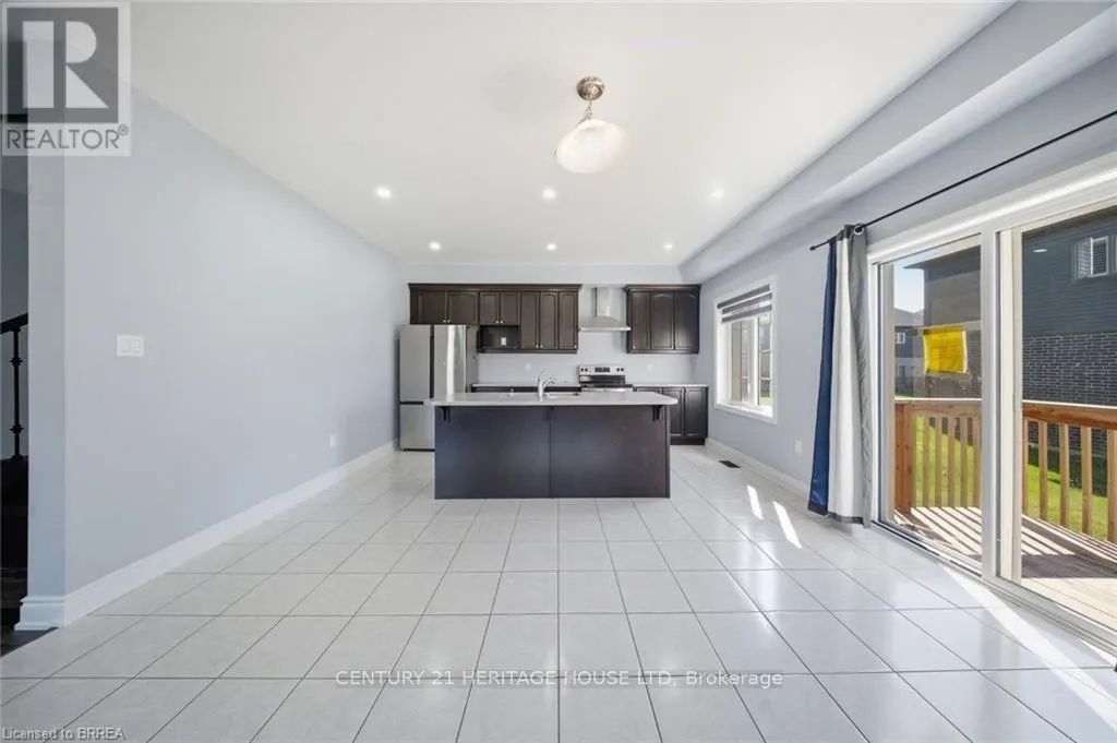 18 MACKLIN STREET