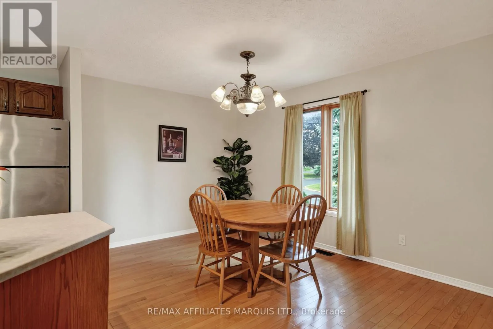 828 CHELSEA CRESCENT