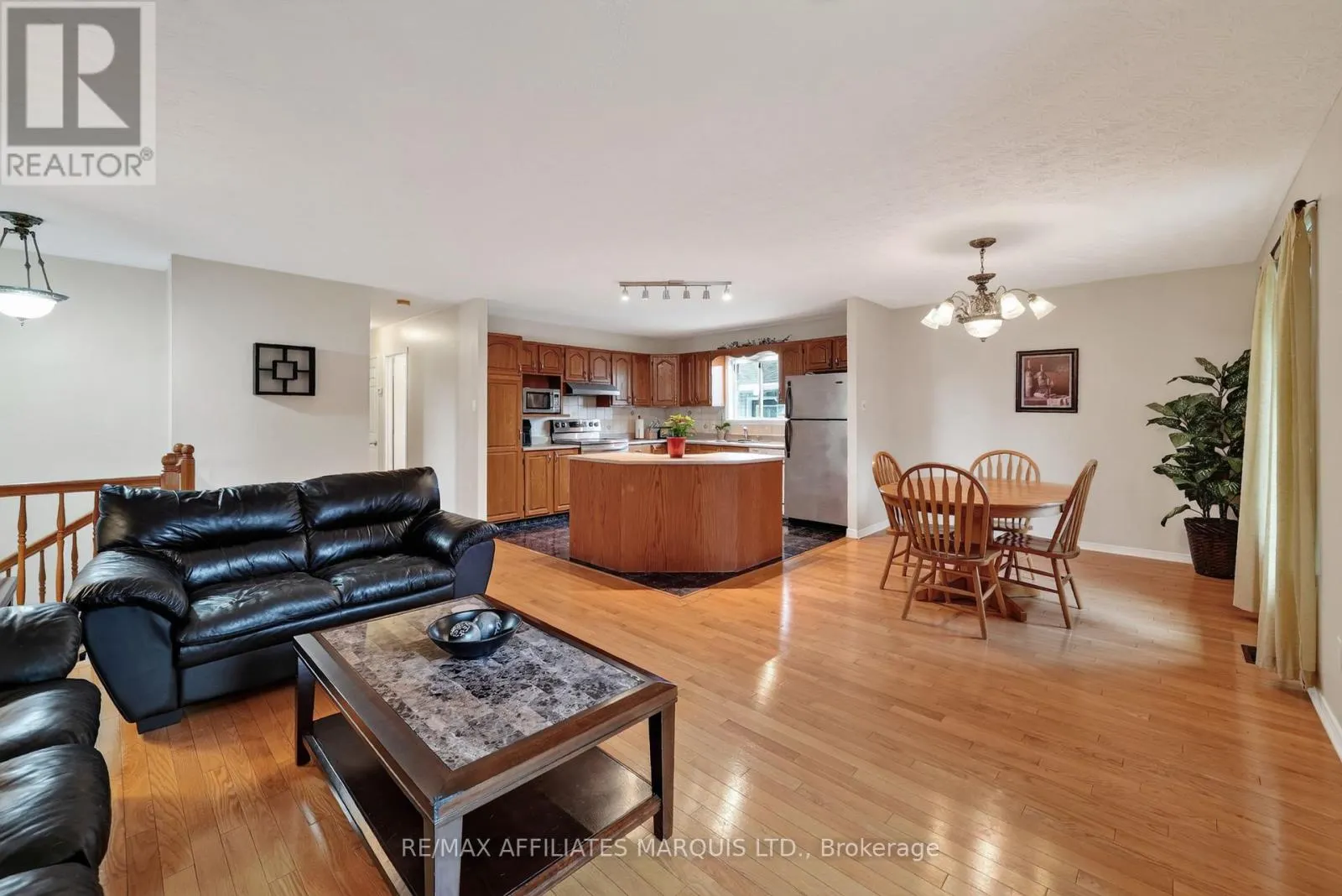 828 CHELSEA CRESCENT