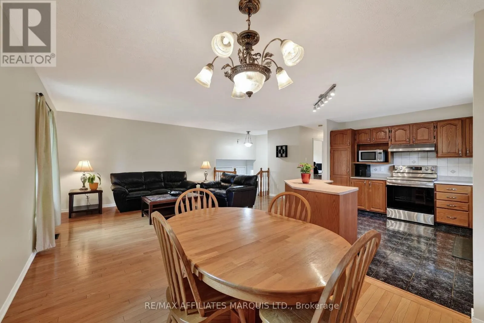 828 CHELSEA CRESCENT
