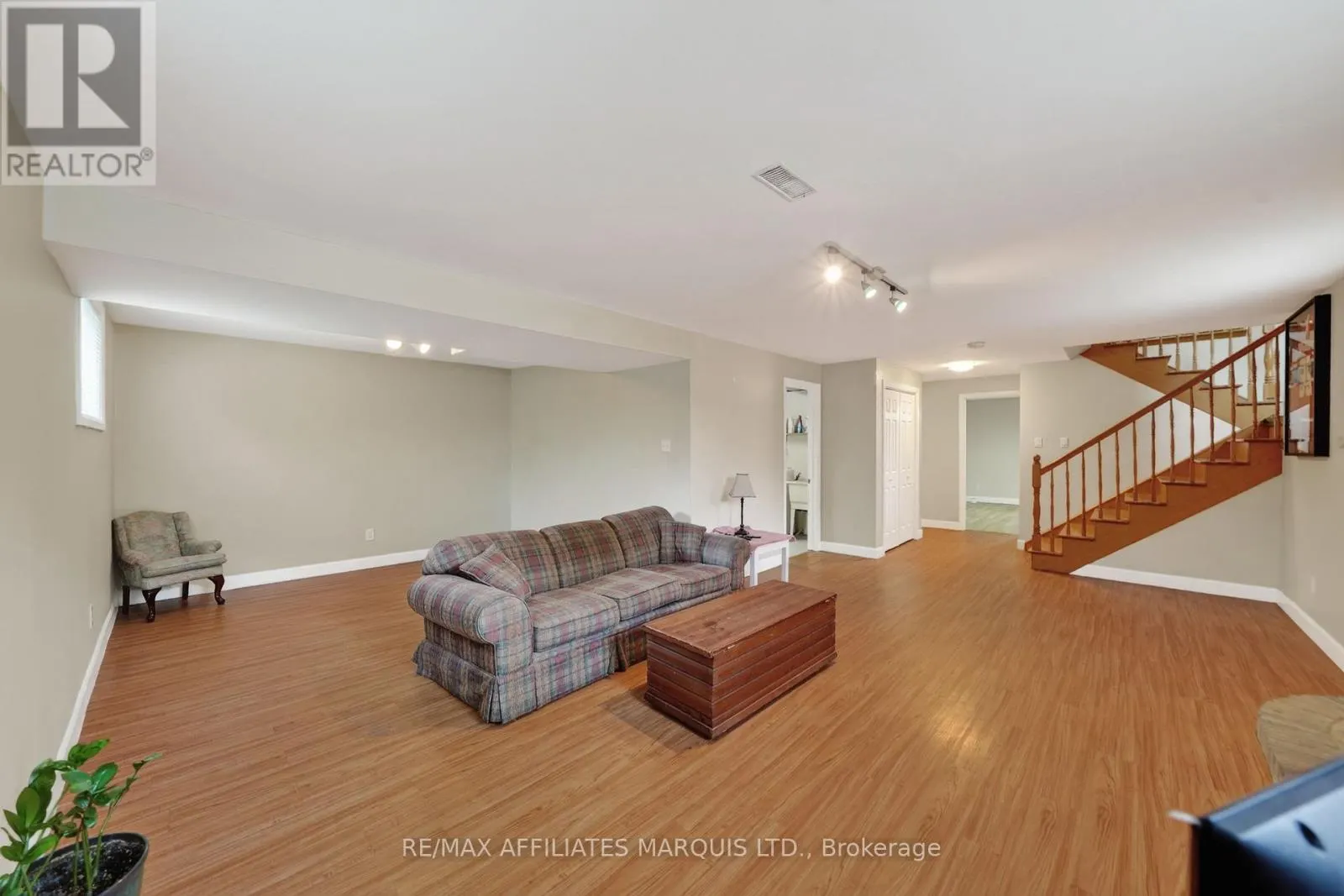 828 CHELSEA CRESCENT