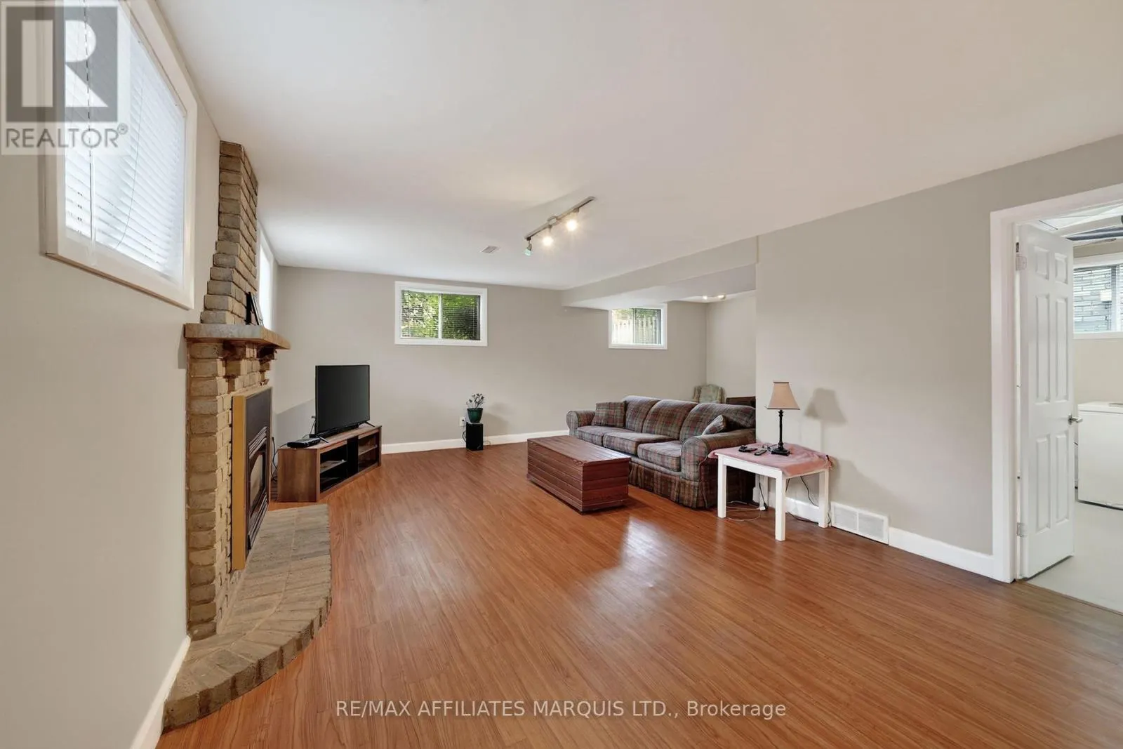 828 CHELSEA CRESCENT