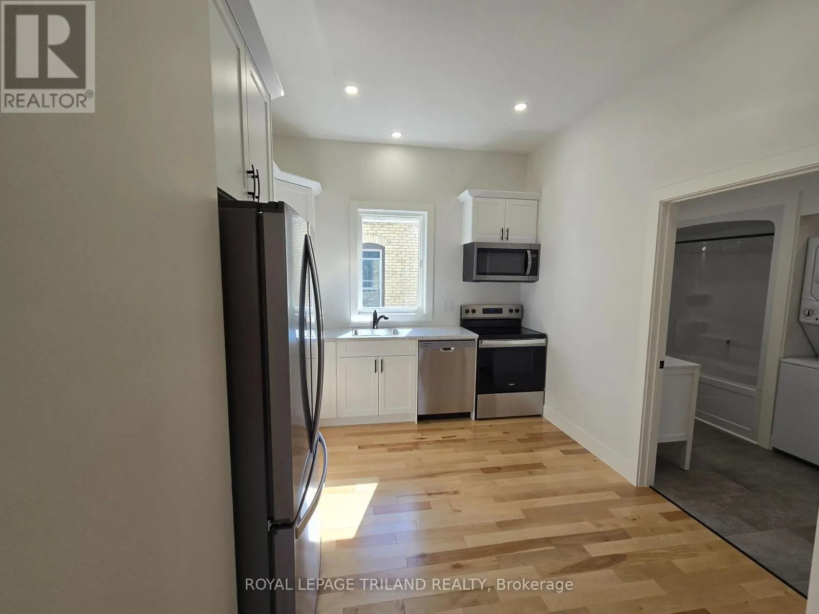 1 - 245 ROSS STREET #1