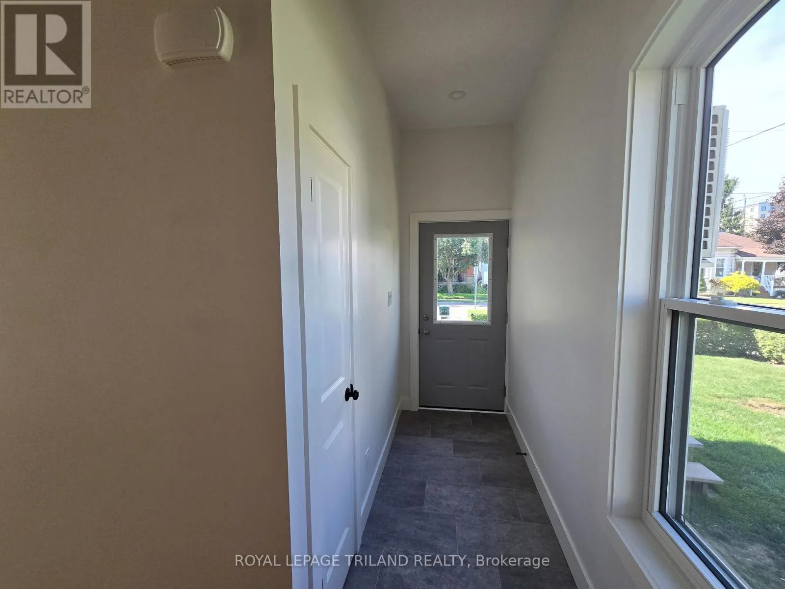 1 - 245 ROSS STREET #1