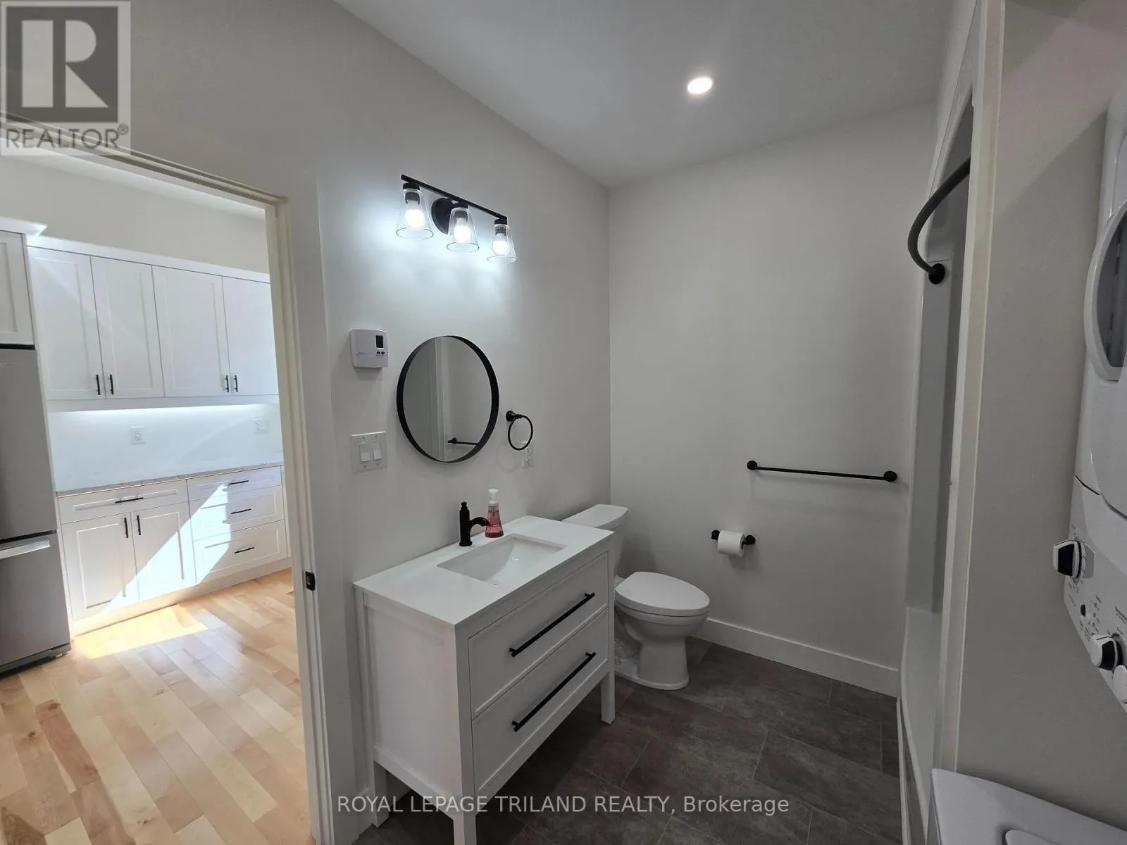 1 - 245 ROSS STREET #1