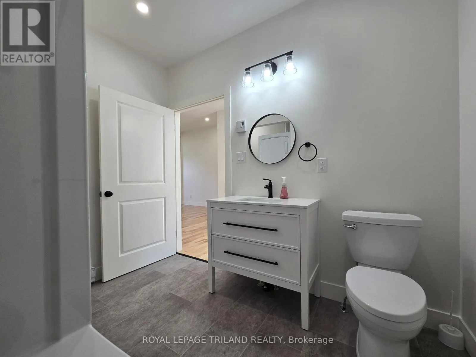 1 - 245 ROSS STREET #1