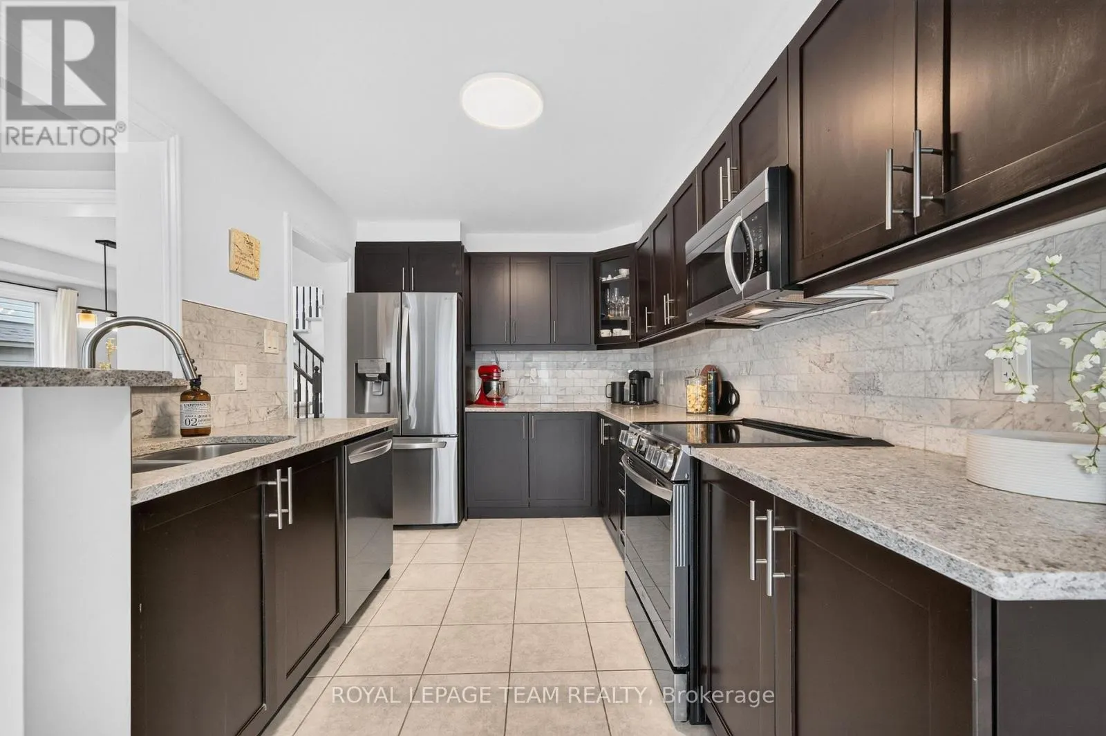 517 FOXLIGHT CIRCLE