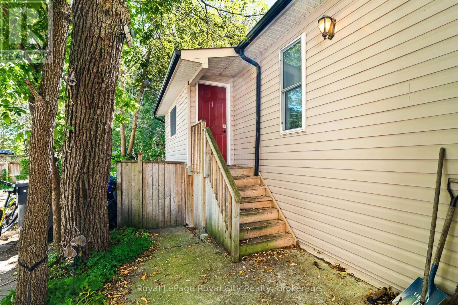 98 WATERLOO AVENUE