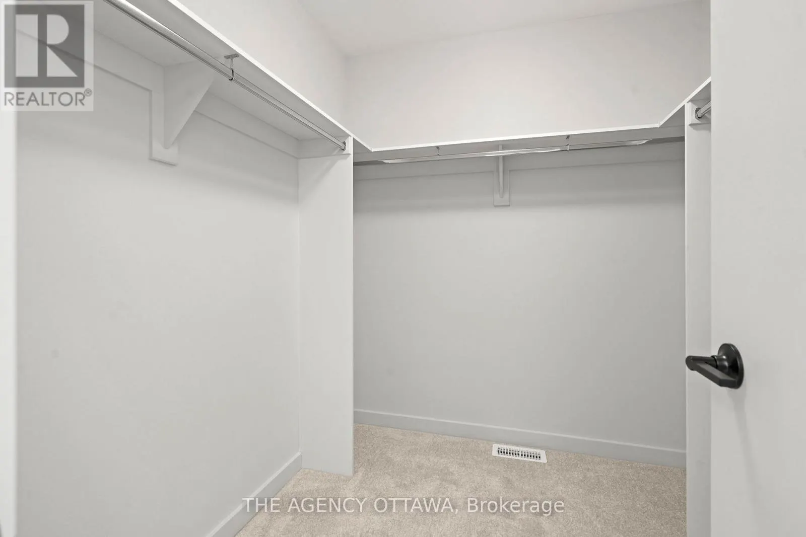 386 WALDEN DRIVE