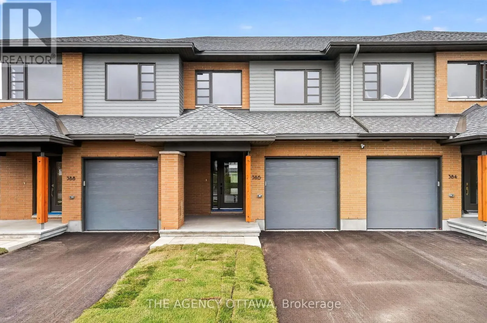 386 WALDEN DRIVE