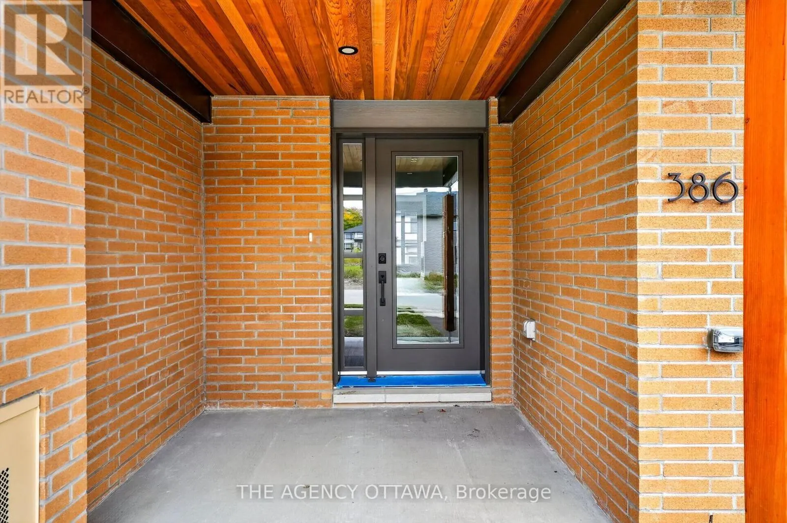 386 WALDEN DRIVE