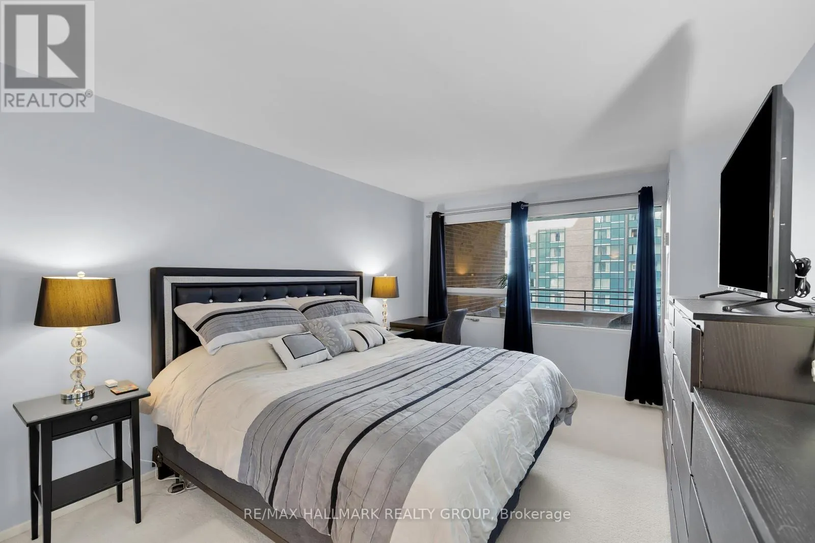 810 - 151 BAY STREET