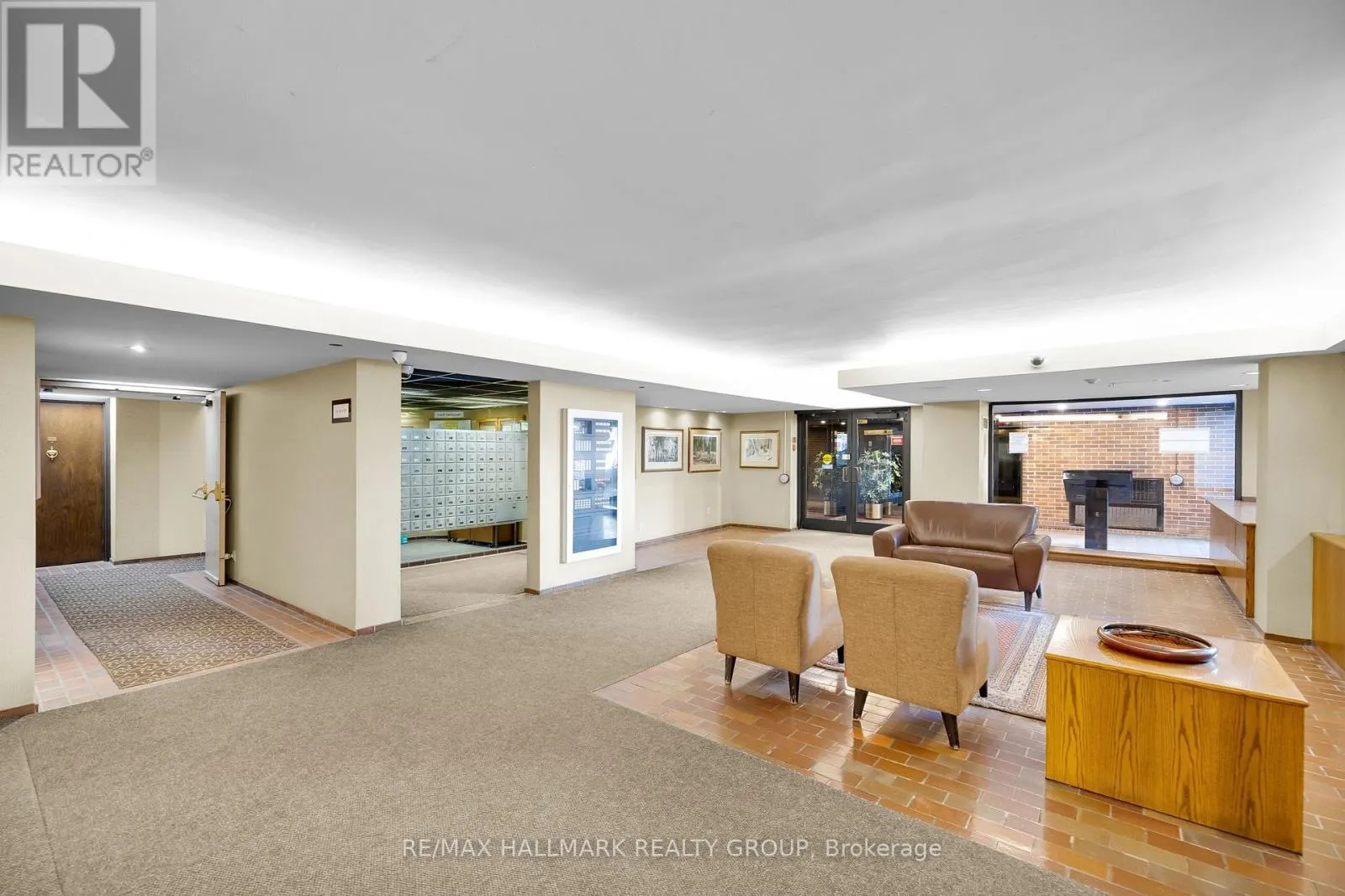 810 - 151 BAY STREET