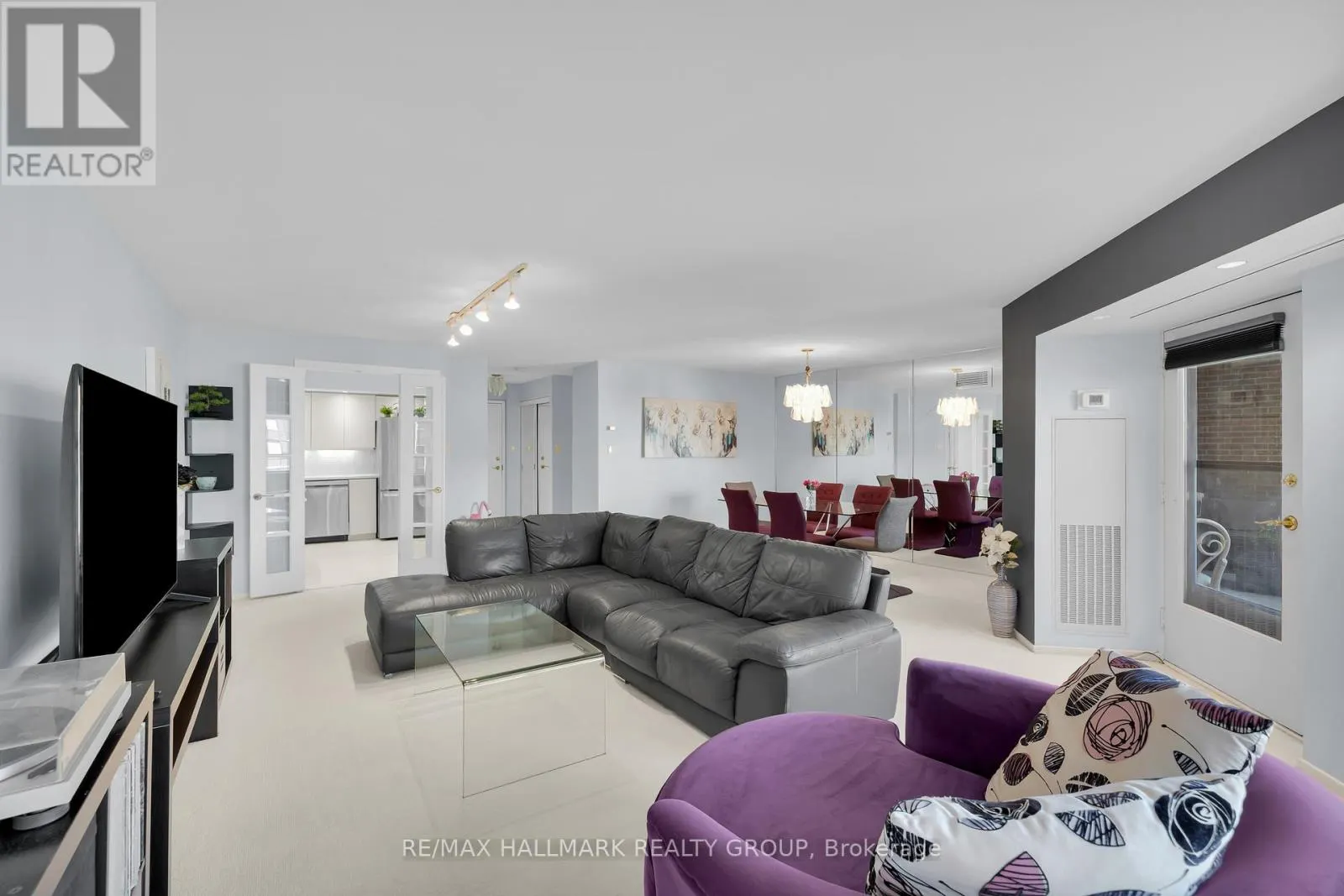 810 - 151 BAY STREET