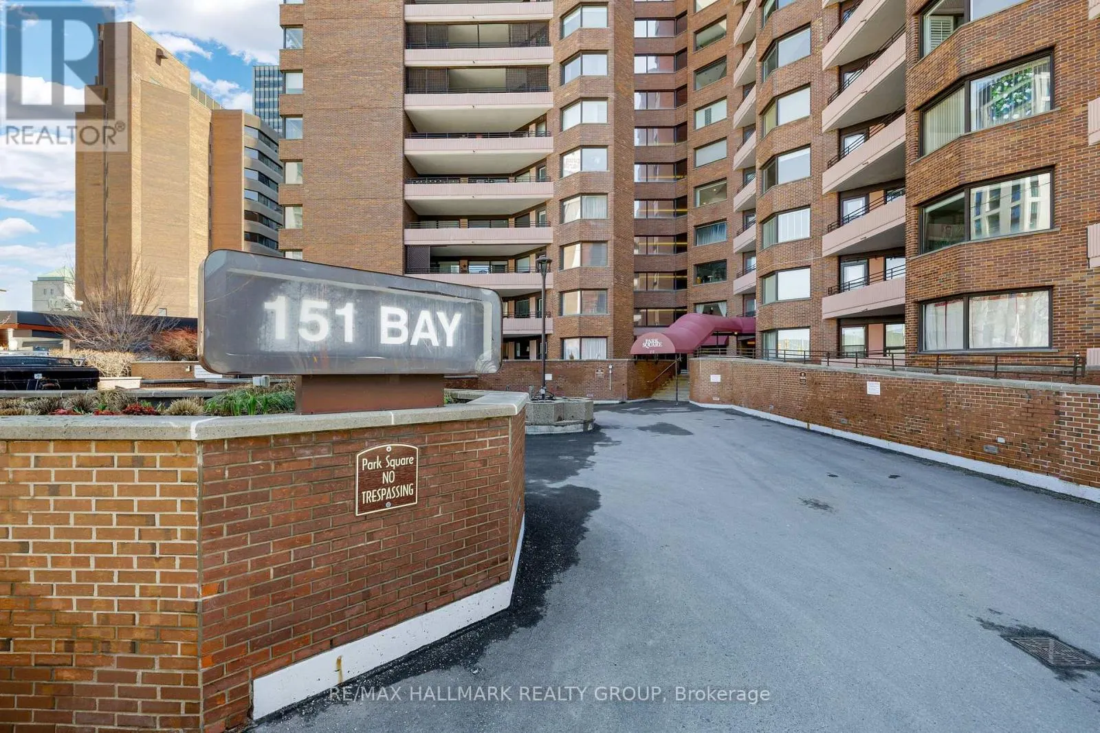 810 - 151 BAY STREET
