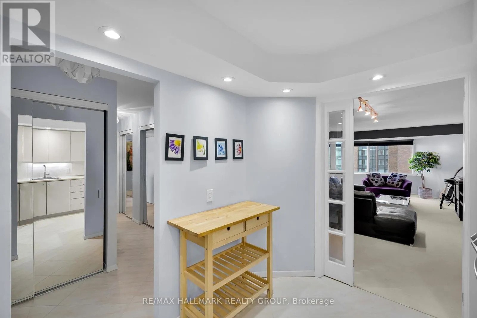 810 - 151 BAY STREET
