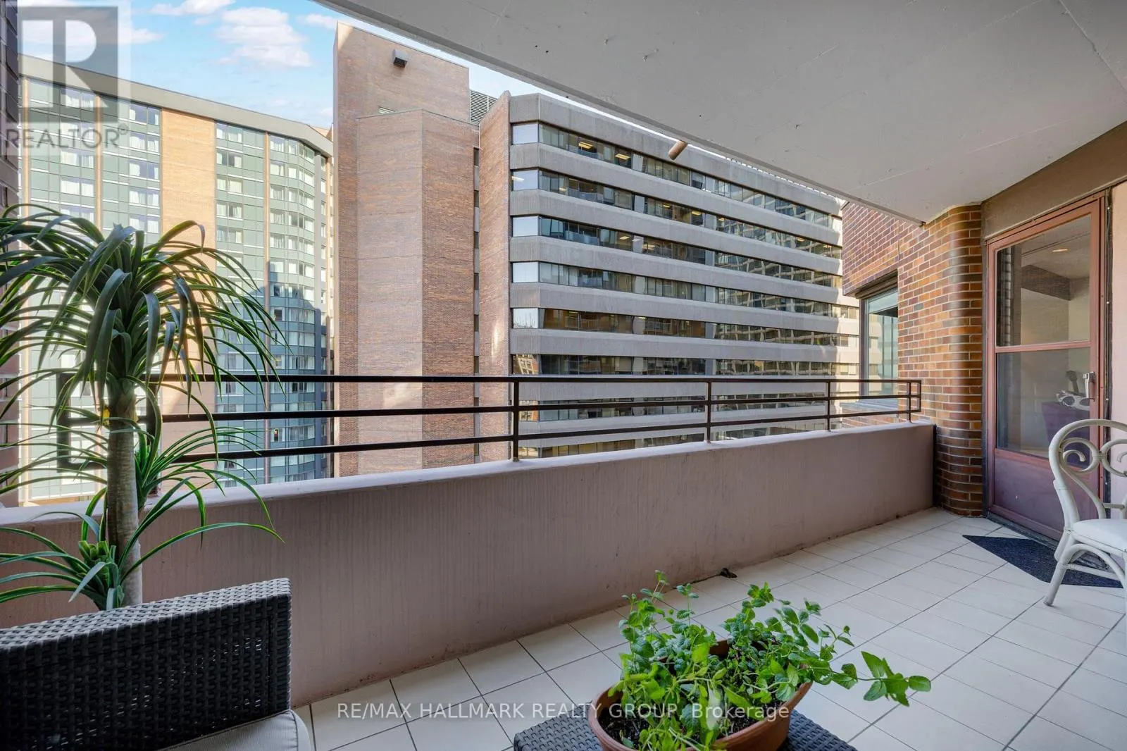 810 - 151 BAY STREET