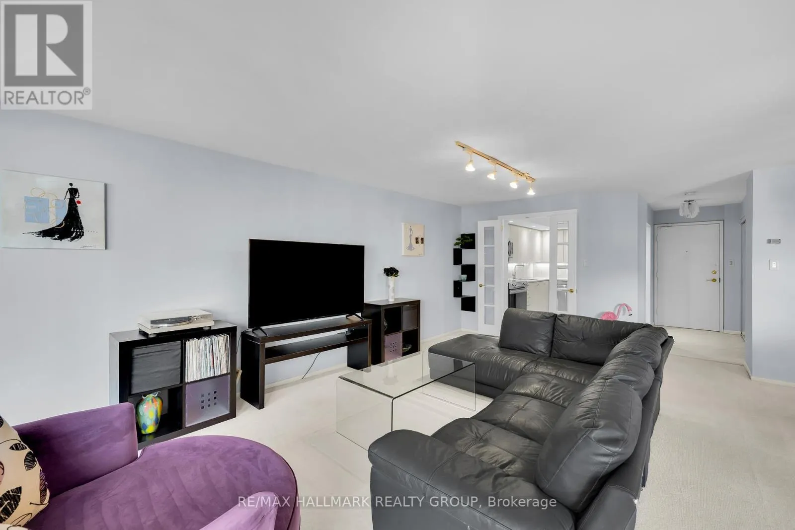 810 - 151 BAY STREET