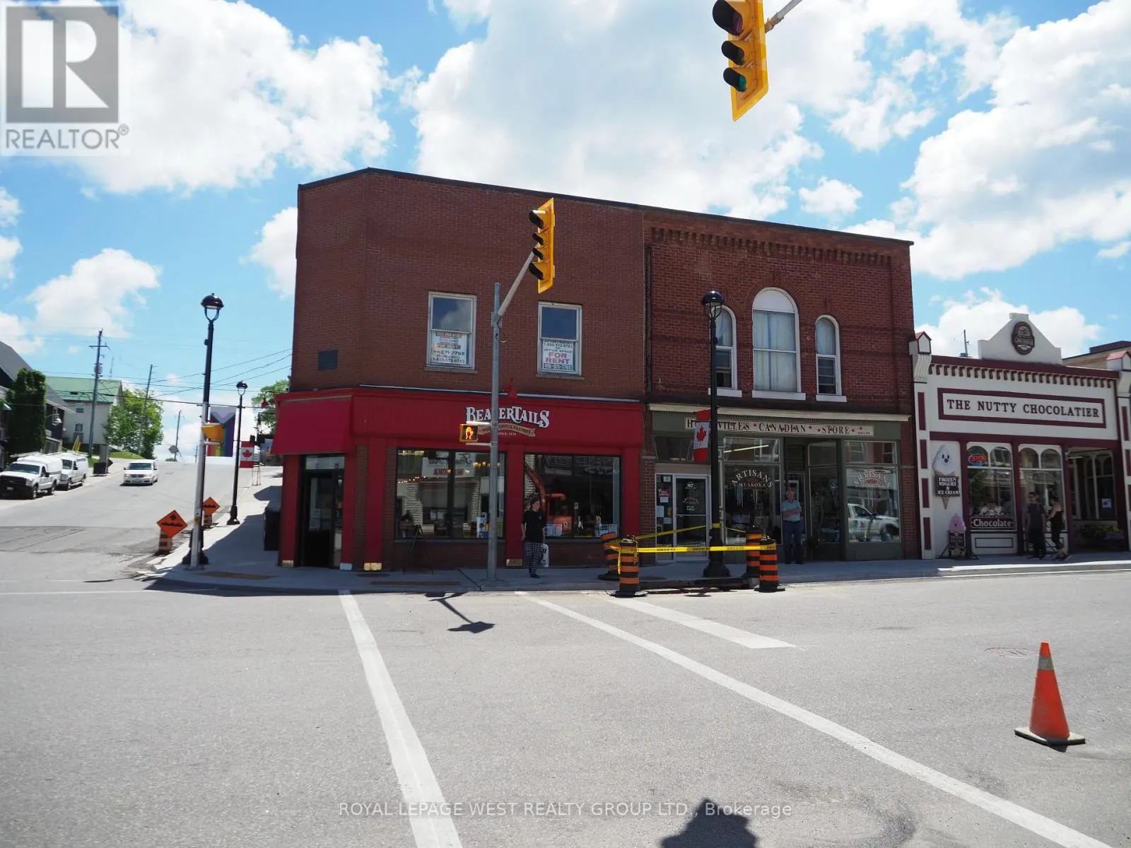 UPPER LEVEL - 69 MAIN STREET E