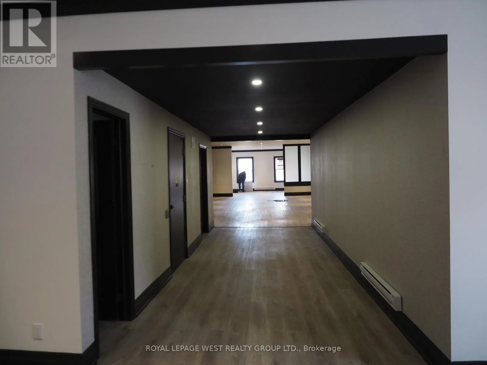UPPER LEVEL - 69 MAIN STREET E