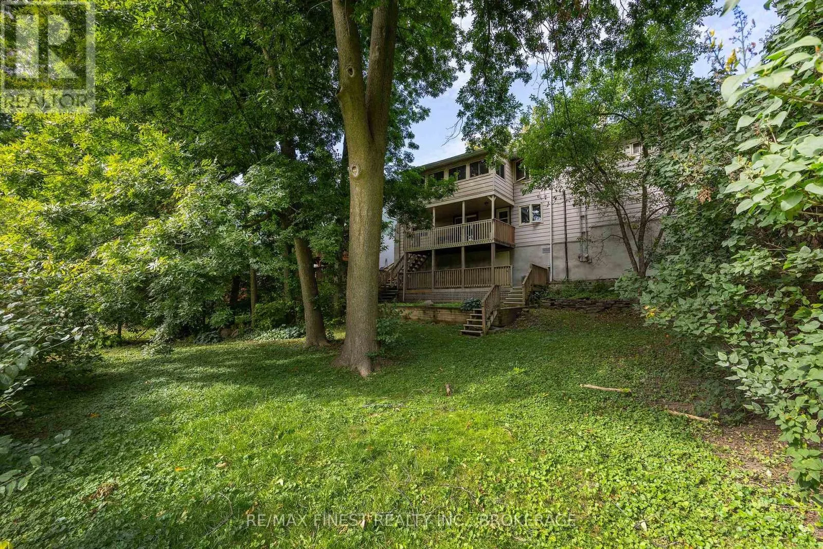 933 MAYFAIR CRESCENT