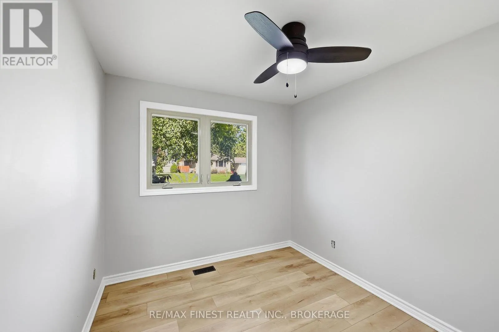 933 MAYFAIR CRESCENT