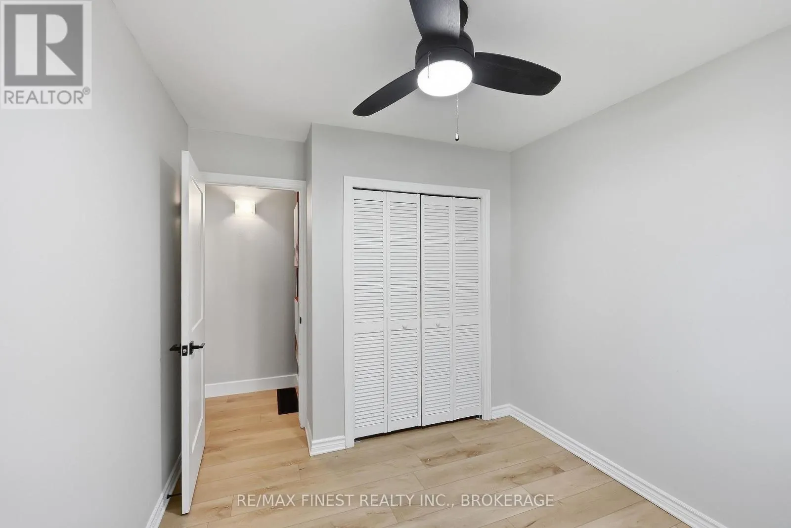 933 MAYFAIR CRESCENT