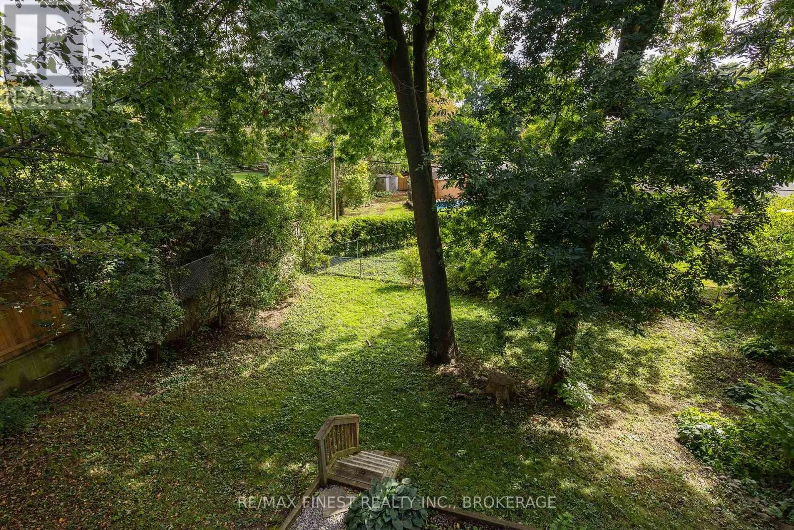 933 MAYFAIR CRESCENT