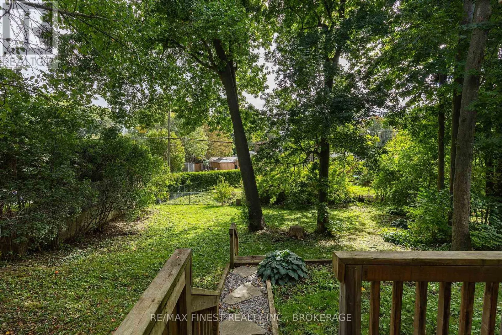 933 MAYFAIR CRESCENT