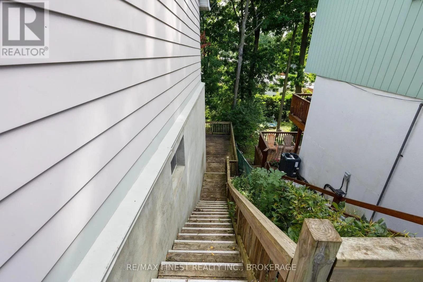 933 MAYFAIR CRESCENT