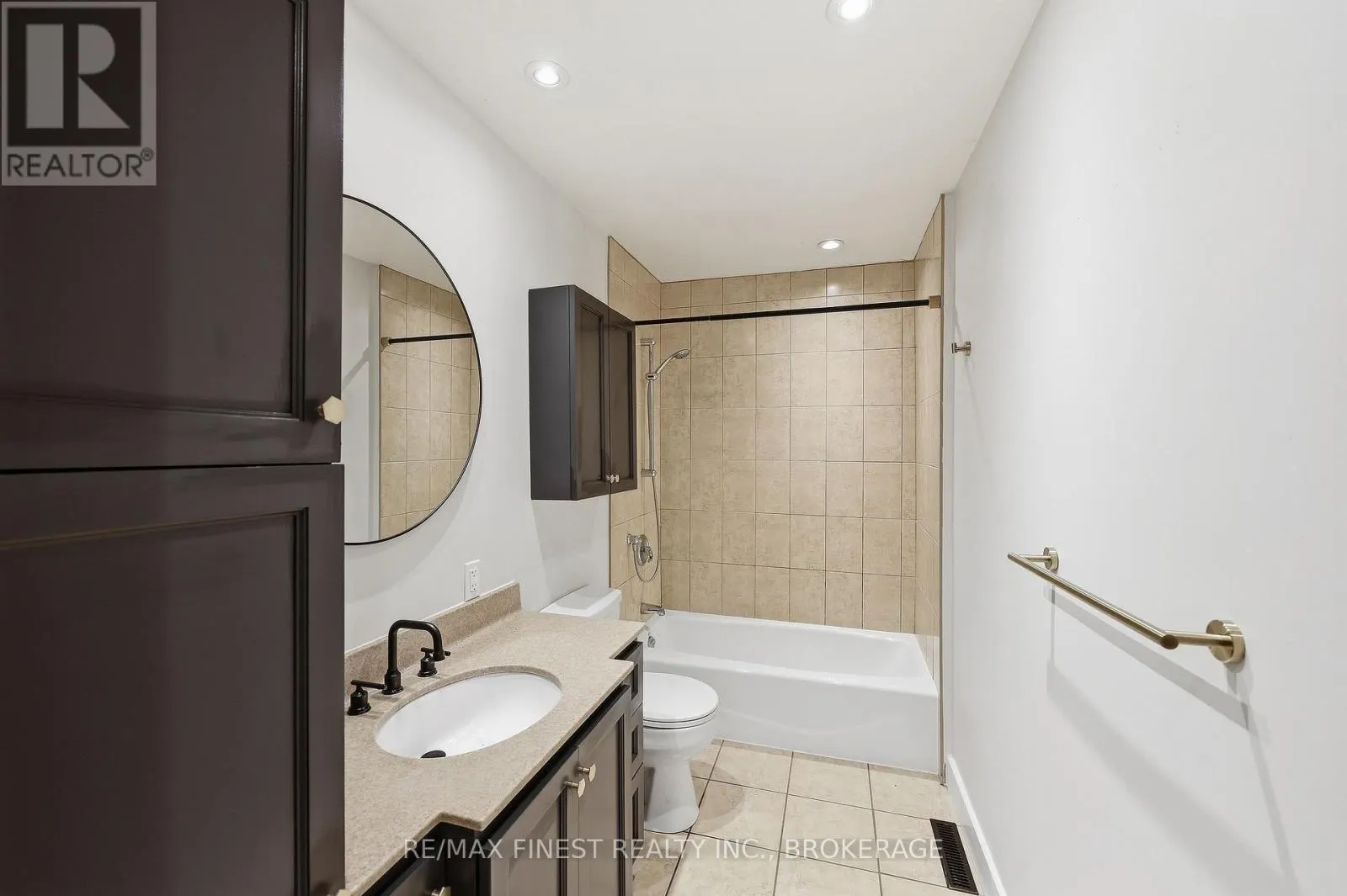 933 MAYFAIR CRESCENT