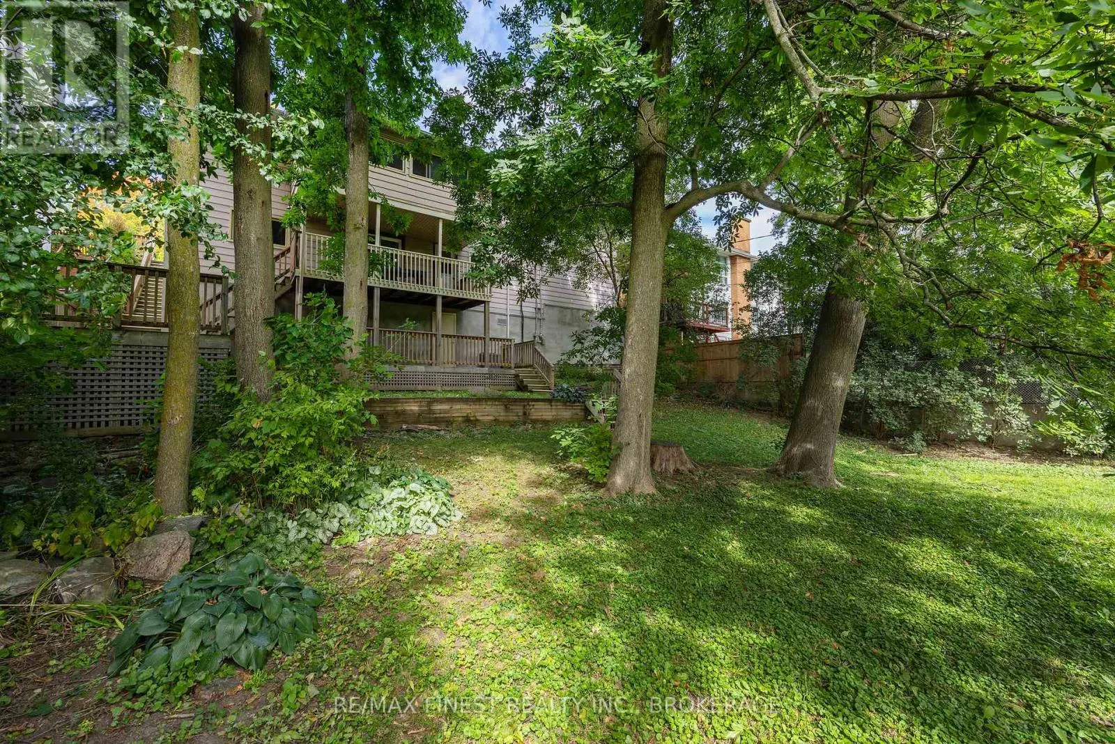 933 MAYFAIR CRESCENT