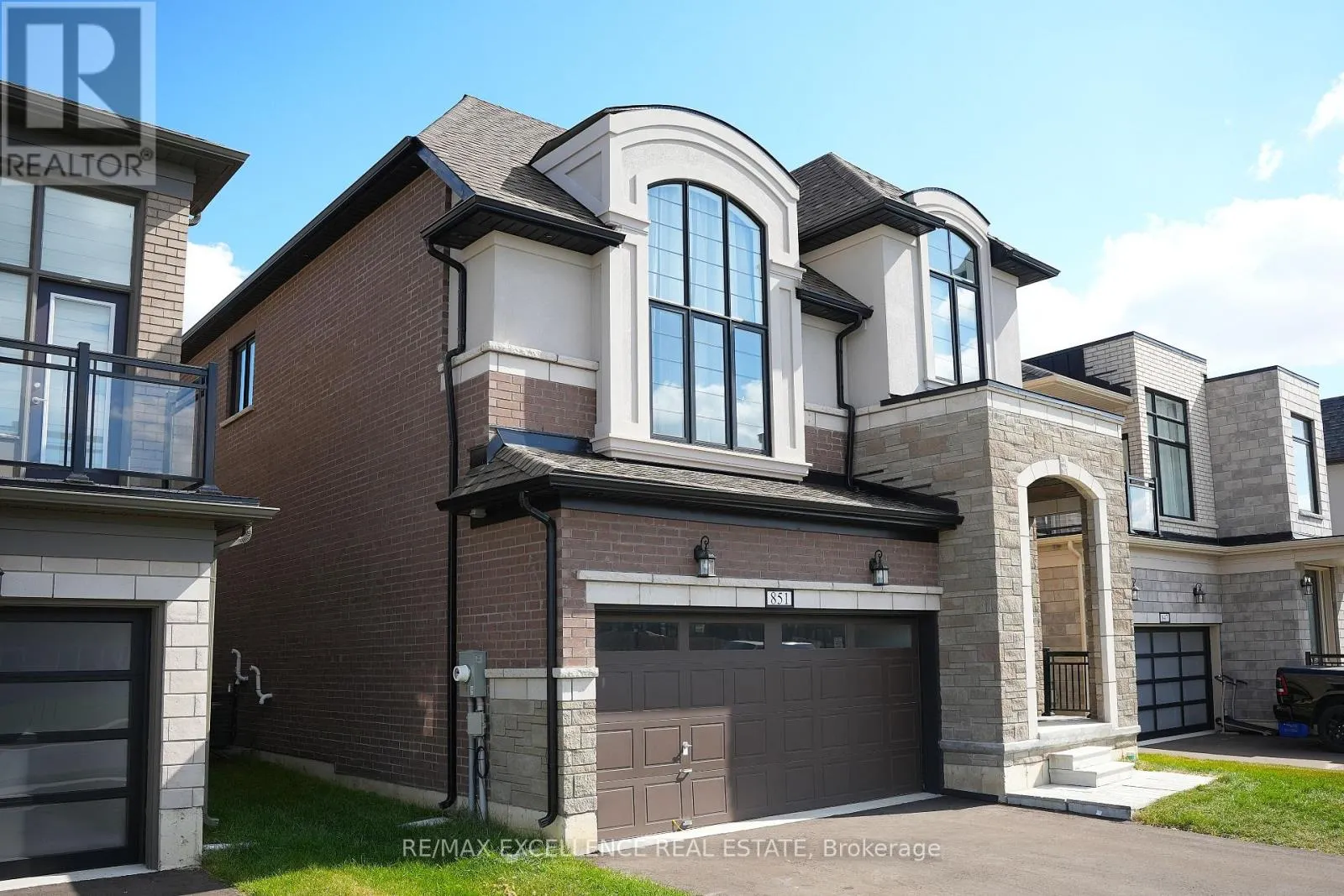 851 QUEENSTON BOULEVARD