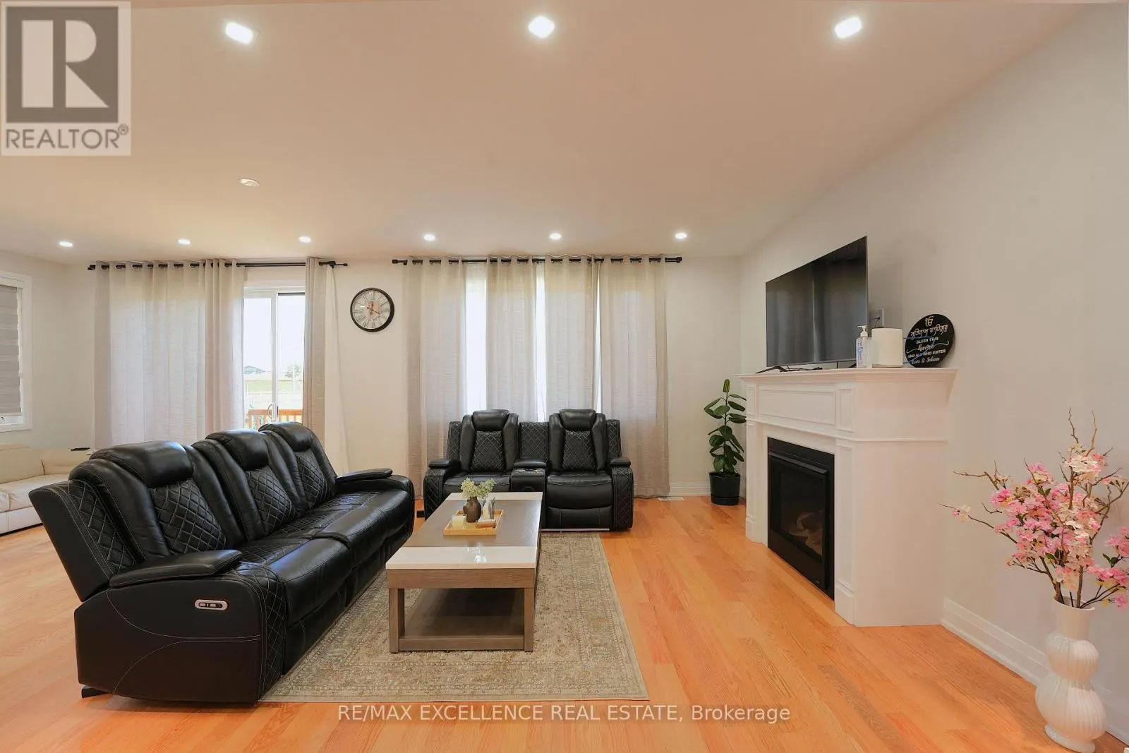 851 QUEENSTON BOULEVARD