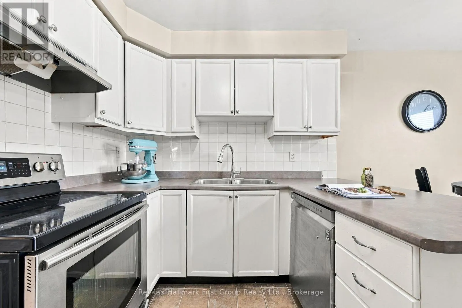 919 HEENAN COURT