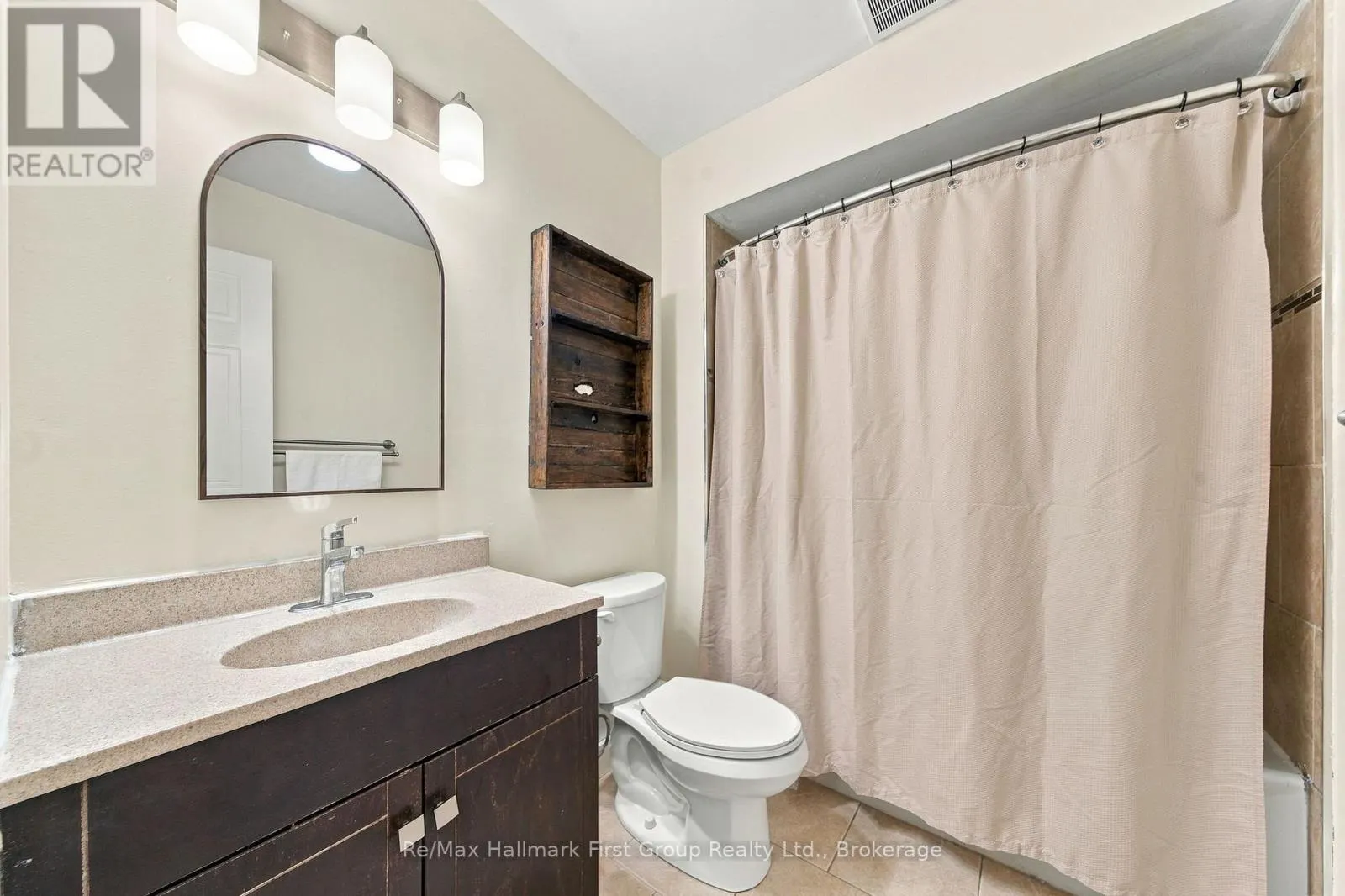 919 HEENAN COURT