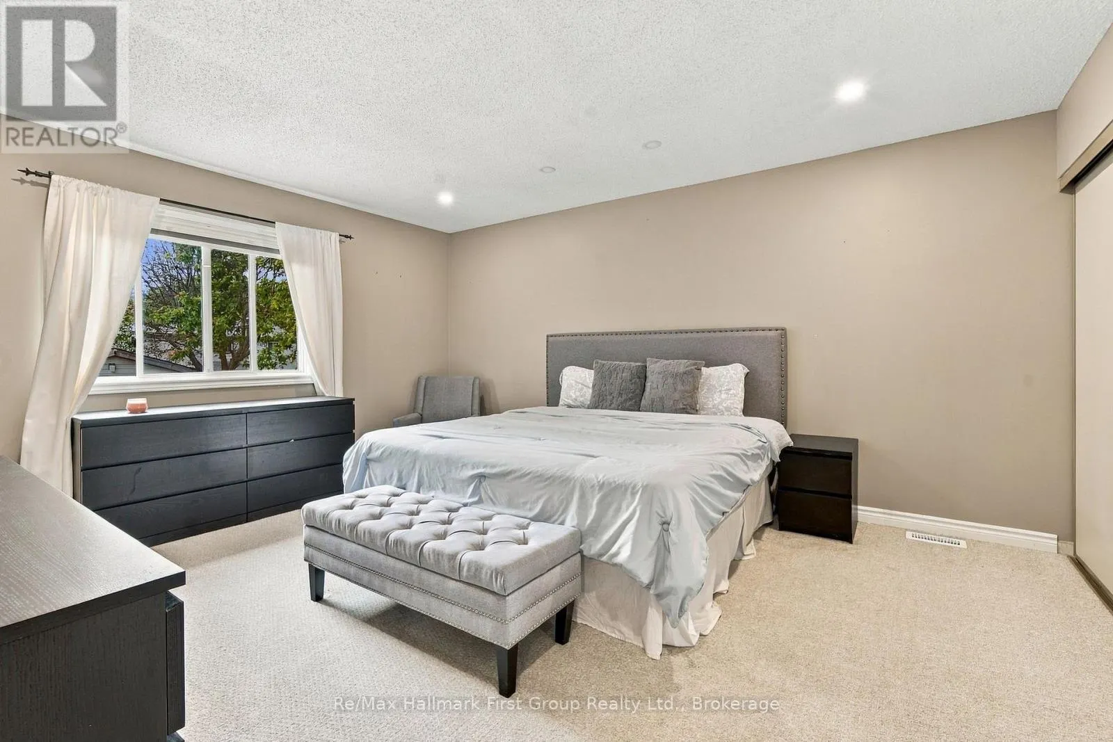 919 HEENAN COURT