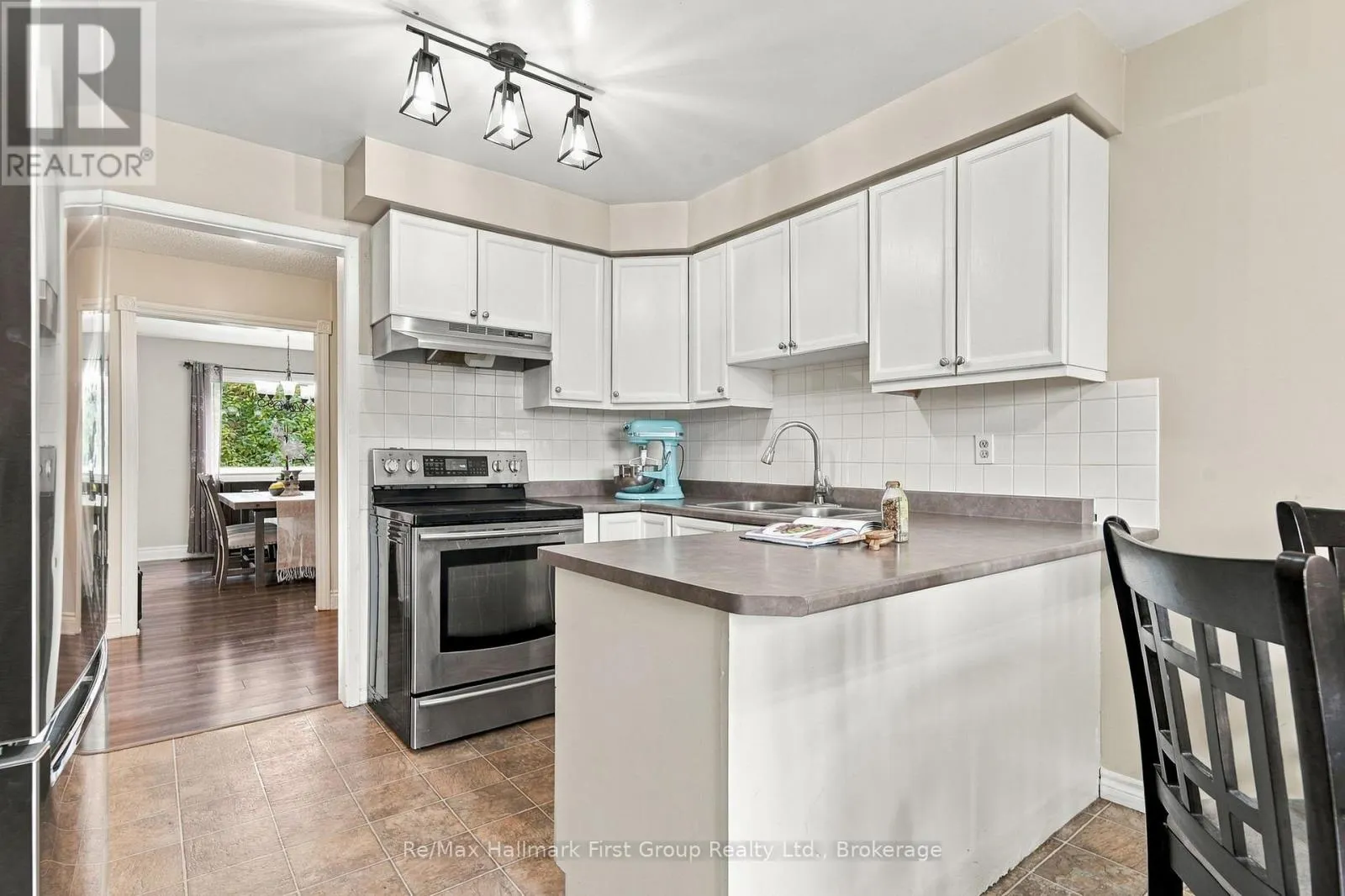919 HEENAN COURT