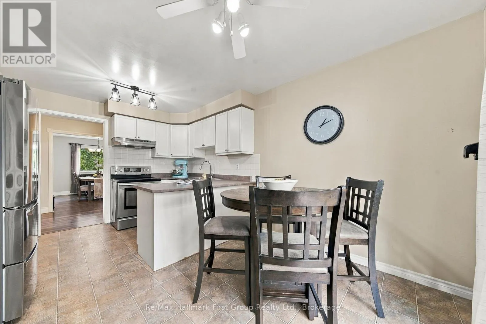919 HEENAN COURT