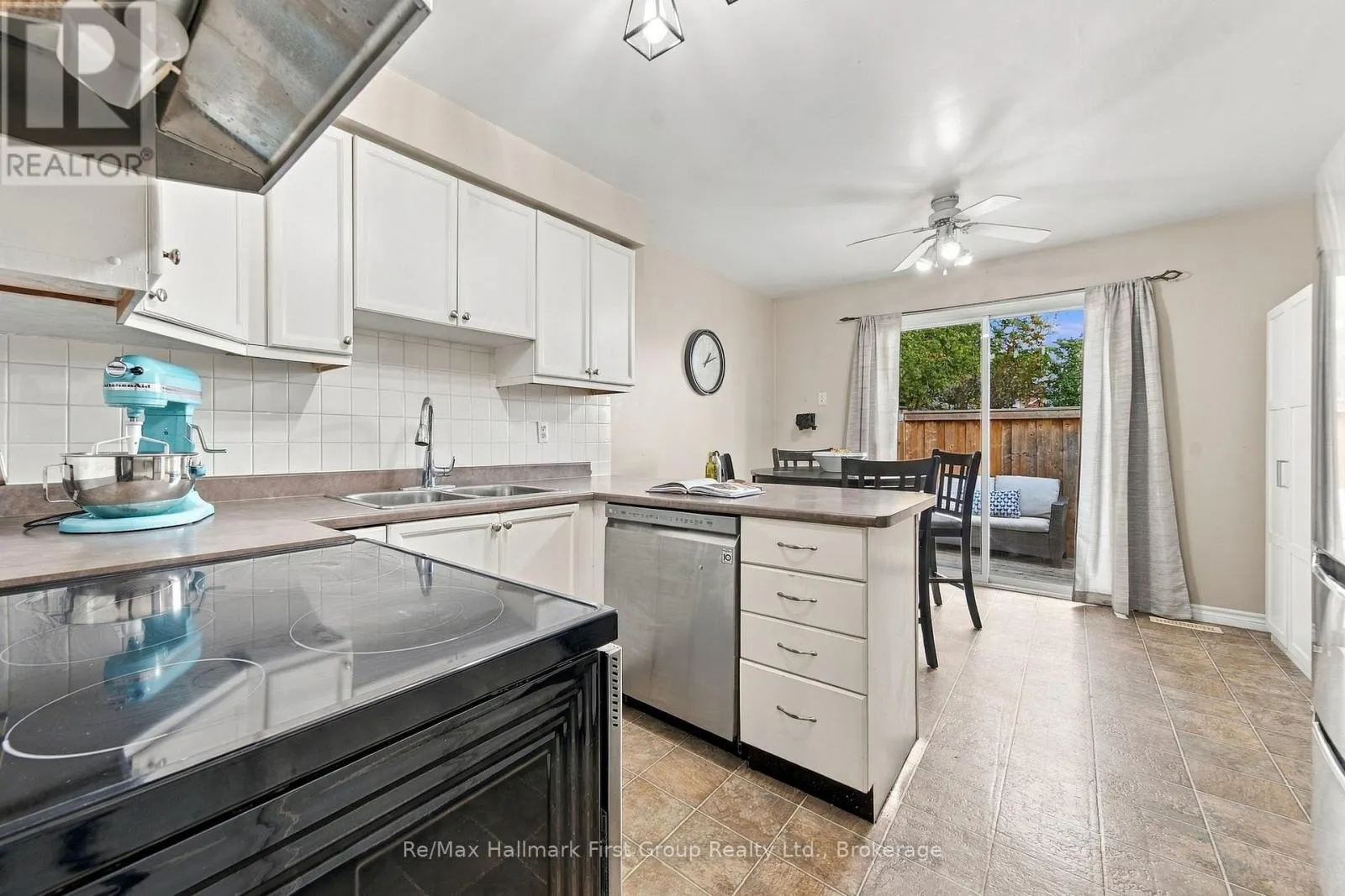 919 HEENAN COURT