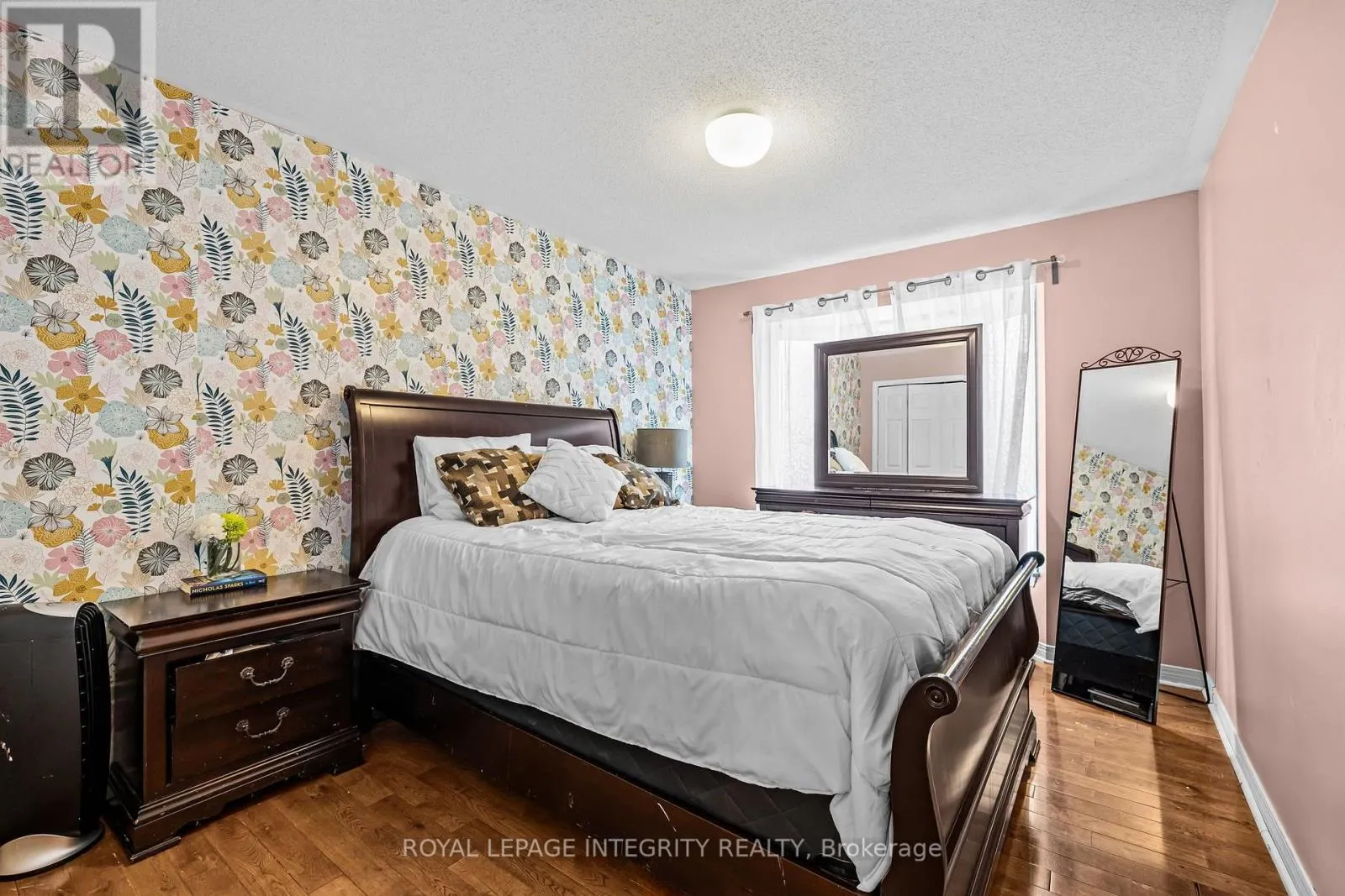 26 ASTORIA CRESCENT