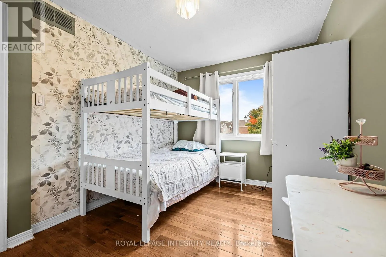 26 ASTORIA CRESCENT