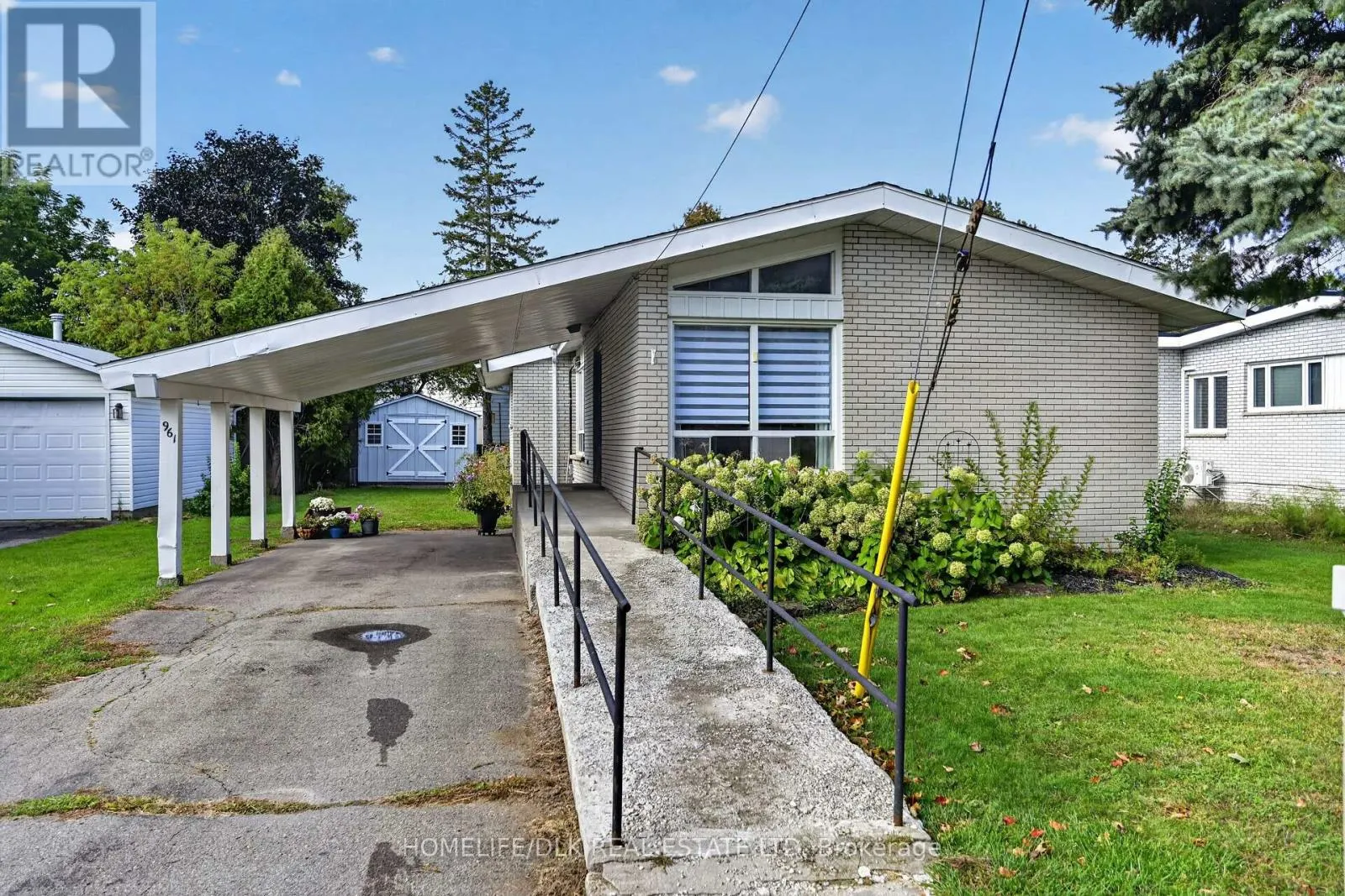 961 MASSIE DRIVE W
