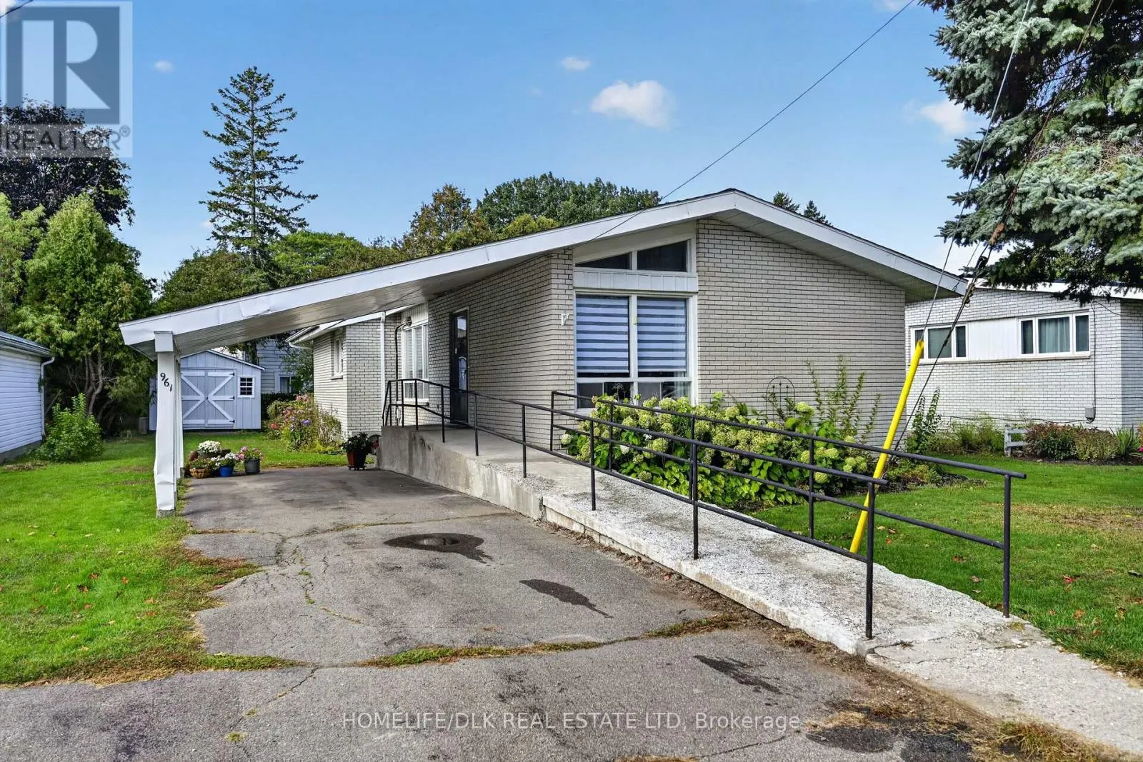 961 MASSIE DRIVE W
